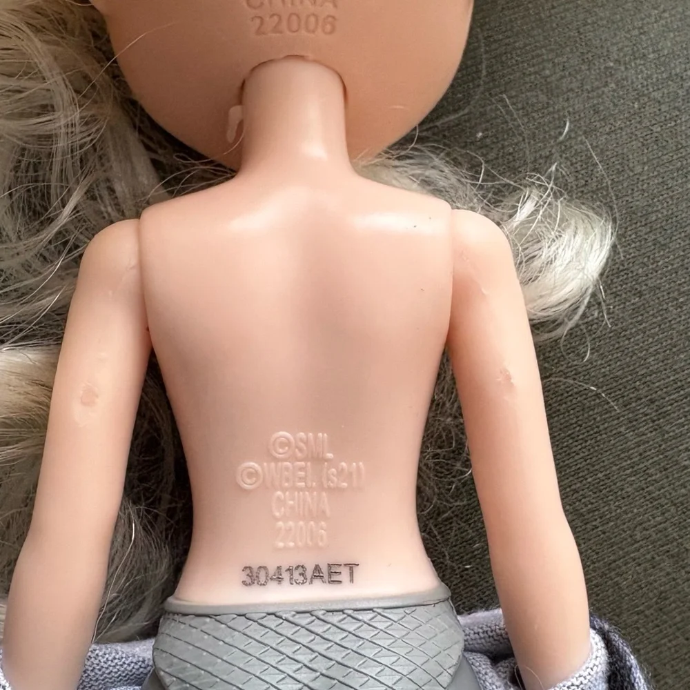 Blonde Doll with Silver Outfit - Picture 3 of 6